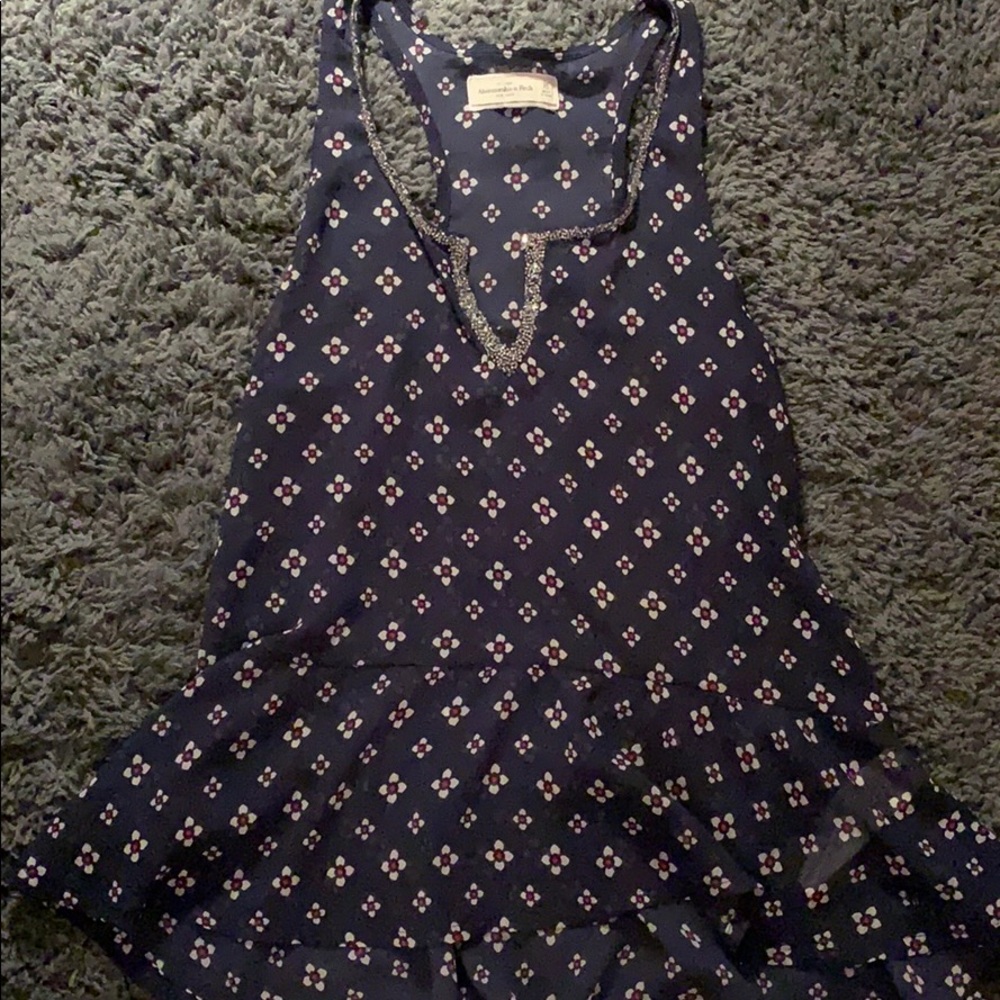Sleeveless women’s top